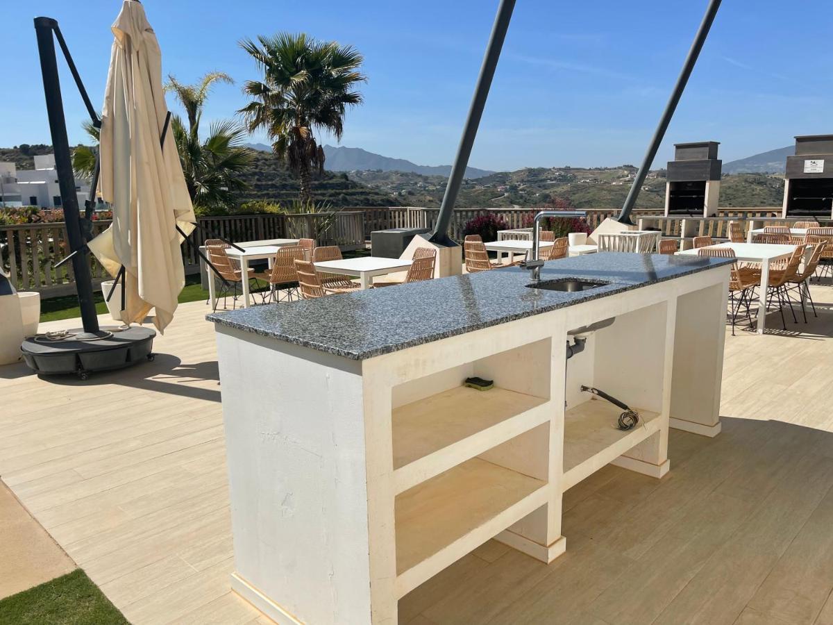 2-Bedroom-Apartment With A Terrace, Pool, Gym مالقة المظهر الخارجي الصورة