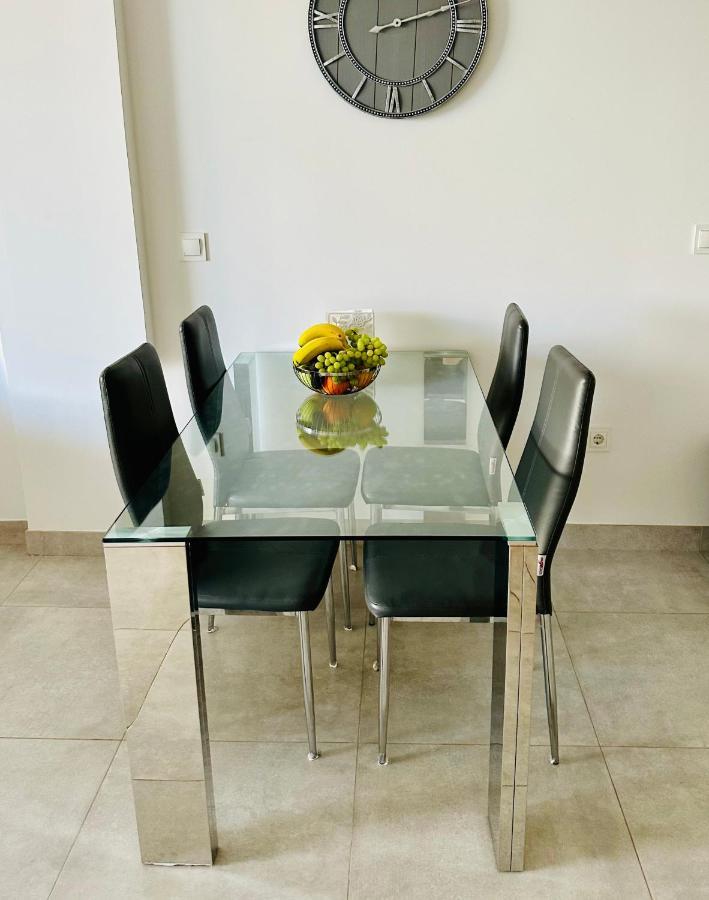 2-Bedroom-Apartment With A Terrace, Pool, Gym مالقة المظهر الخارجي الصورة