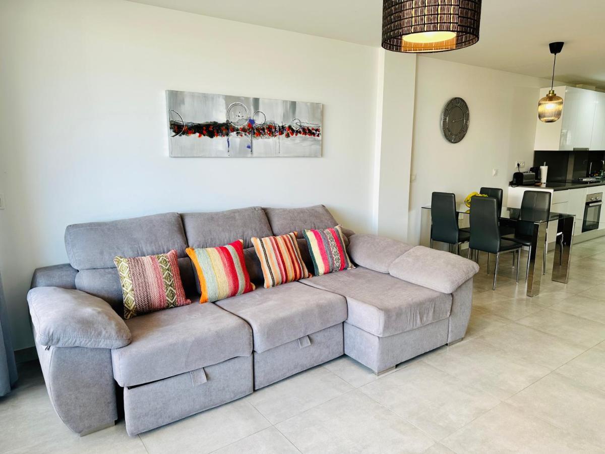 2-Bedroom-Apartment With A Terrace, Pool, Gym مالقة المظهر الخارجي الصورة