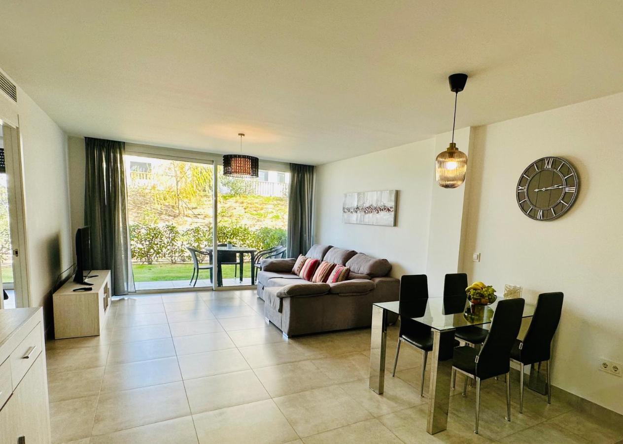 2-Bedroom-Apartment With A Terrace, Pool, Gym مالقة المظهر الخارجي الصورة